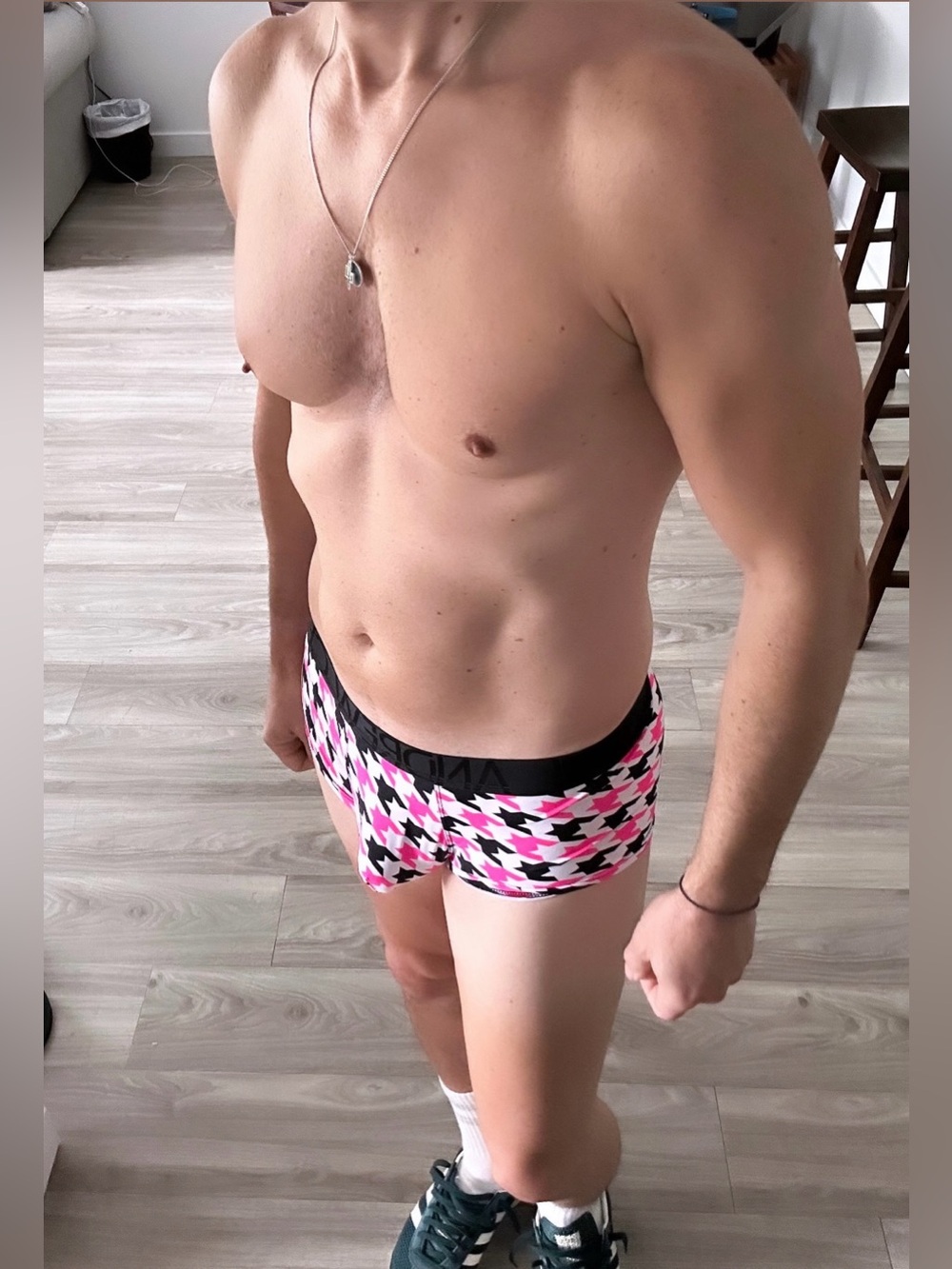 Andrew Christian | Houndstooth Trunk with Almost Naked in Pink & Black (Small) - Picture 5 of 8